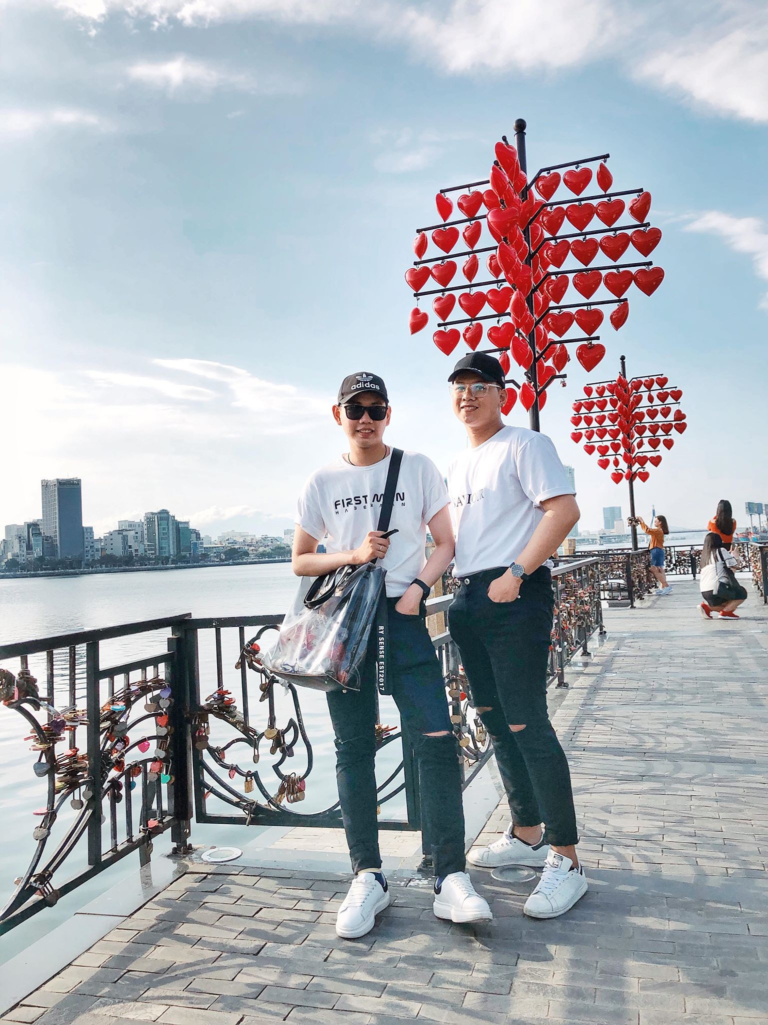 Chuyện tình cặp đồng tính nam: Tình yêu sét đánh trong lần gặp nhau đầu tiên - Ảnh 1. Chuyện tình cặp đồng tính nam: Tình yêu sét đánh trong lần gặp nhau đầu tiên - Ảnh 1.
