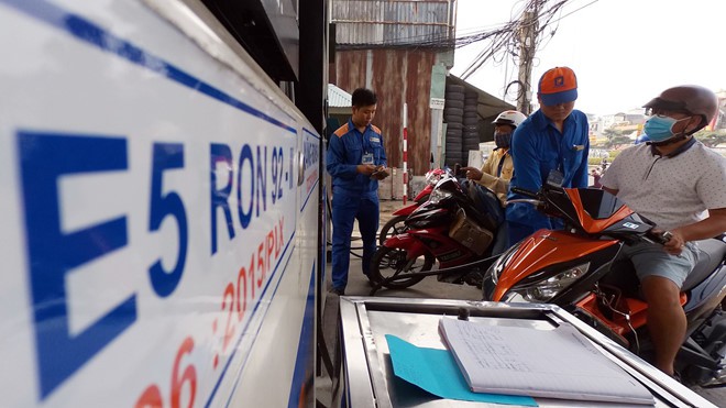 Liên quan đường dây xăng giả của đại gia Trịnh Sướng bán 6 triệu lít ra thị trường mỗi tháng: Mua phải xăng giả gây hại động cơ xe ra sao? - Ảnh 4.