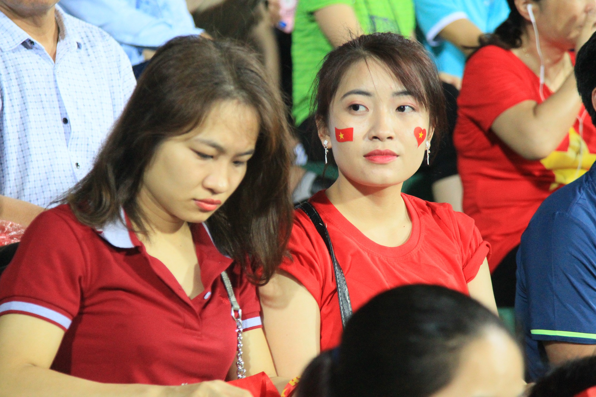 CĐV thắp lửa khán đài Việt Trì trong thủy chiến U23 Việt Nam vs U23 Myanmar - Ảnh 11. CĐV thắp lửa khán đài Việt Trì trong thủy chiến U23 Việt Nam vs U23 Myanmar - Ảnh 11.
