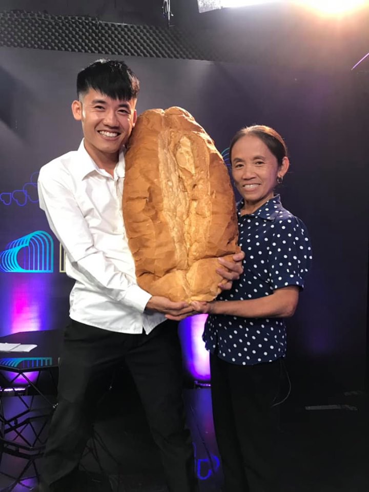 Bà Tân Vlog chính thức bật quảng cáo, thu nhập 12.000 USD/tháng? - Ảnh 3. Bà Tân Vlog chính thức bật quảng cáo, thu nhập 12.000 USD/tháng? - Ảnh 3.