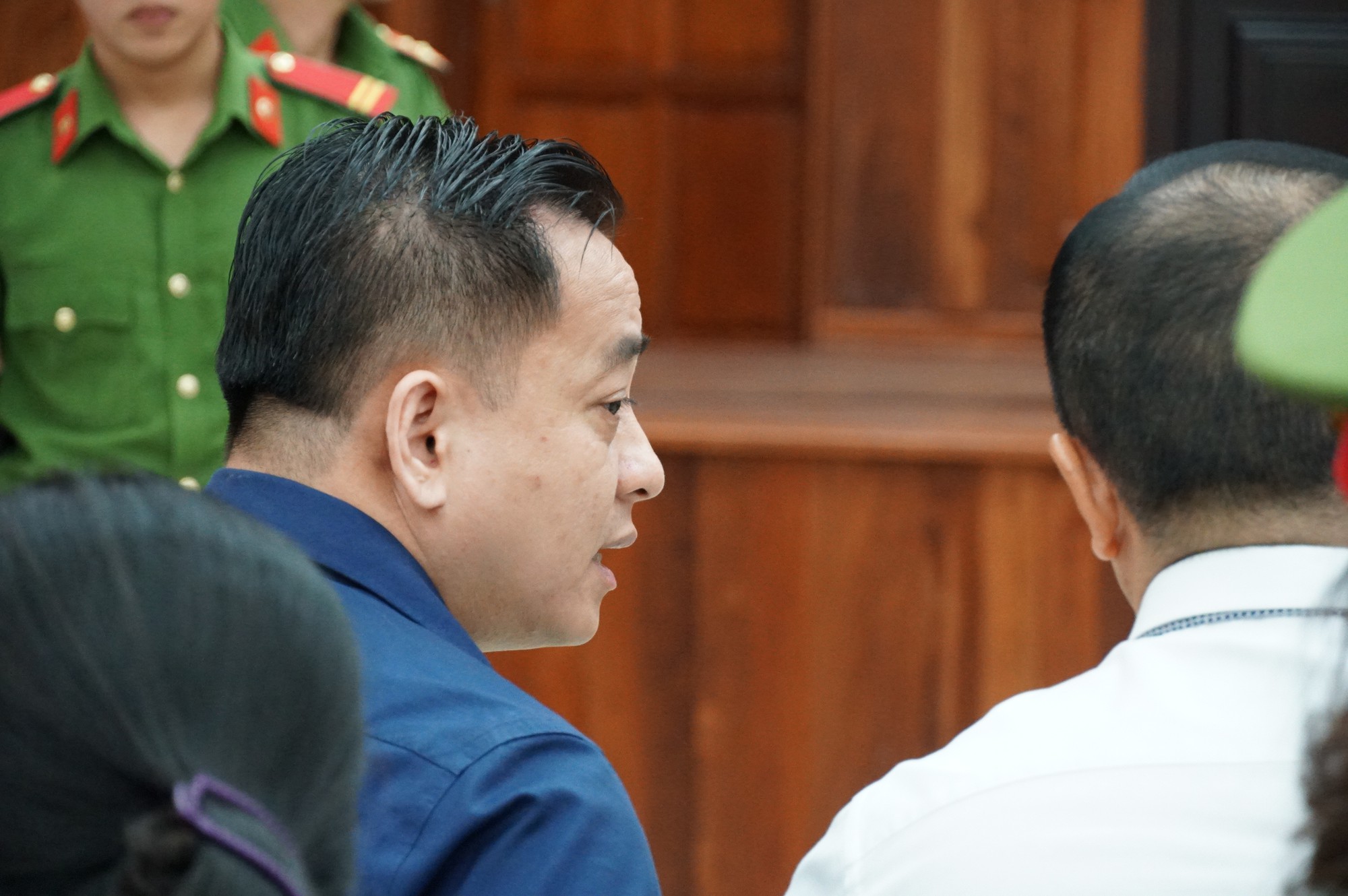 Vũ nhôm tươi cười dù kêu oan bất thành trong đại án 3.600 tỉ ở ngân hàng Đông Á - Ảnh 2. Vũ nhôm tươi cười dù kêu oan bất thành trong đại án 3.600 tỉ ở ngân hàng Đông Á - Ảnh 2.
