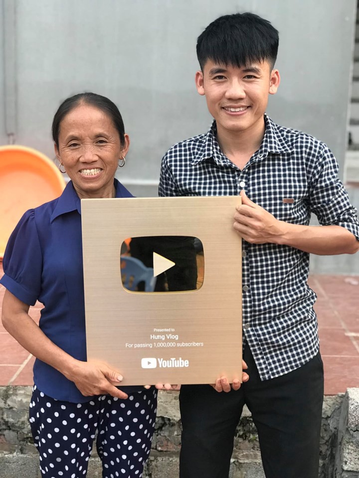Bà Tân Vlog chính thức bật quảng cáo, thu nhập 12.000 USD/tháng? - Ảnh 2. Bà Tân Vlog chính thức bật quảng cáo, thu nhập 12.000 USD/tháng? - Ảnh 2.