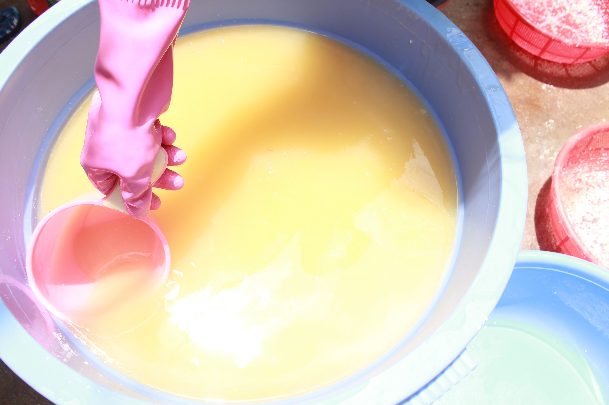 Bí quyết bán gần 30.000 bánh ú dịp Tết Đoan Ngọ của gia đình hơn 100 năm làm bánh giữa Sài Gòn - Ảnh 5. Bí quyết bán gần 30.000 bánh ú dịp Tết Đoan Ngọ của gia đình hơn 100 năm làm bánh giữa Sài Gòn - Ảnh 5.