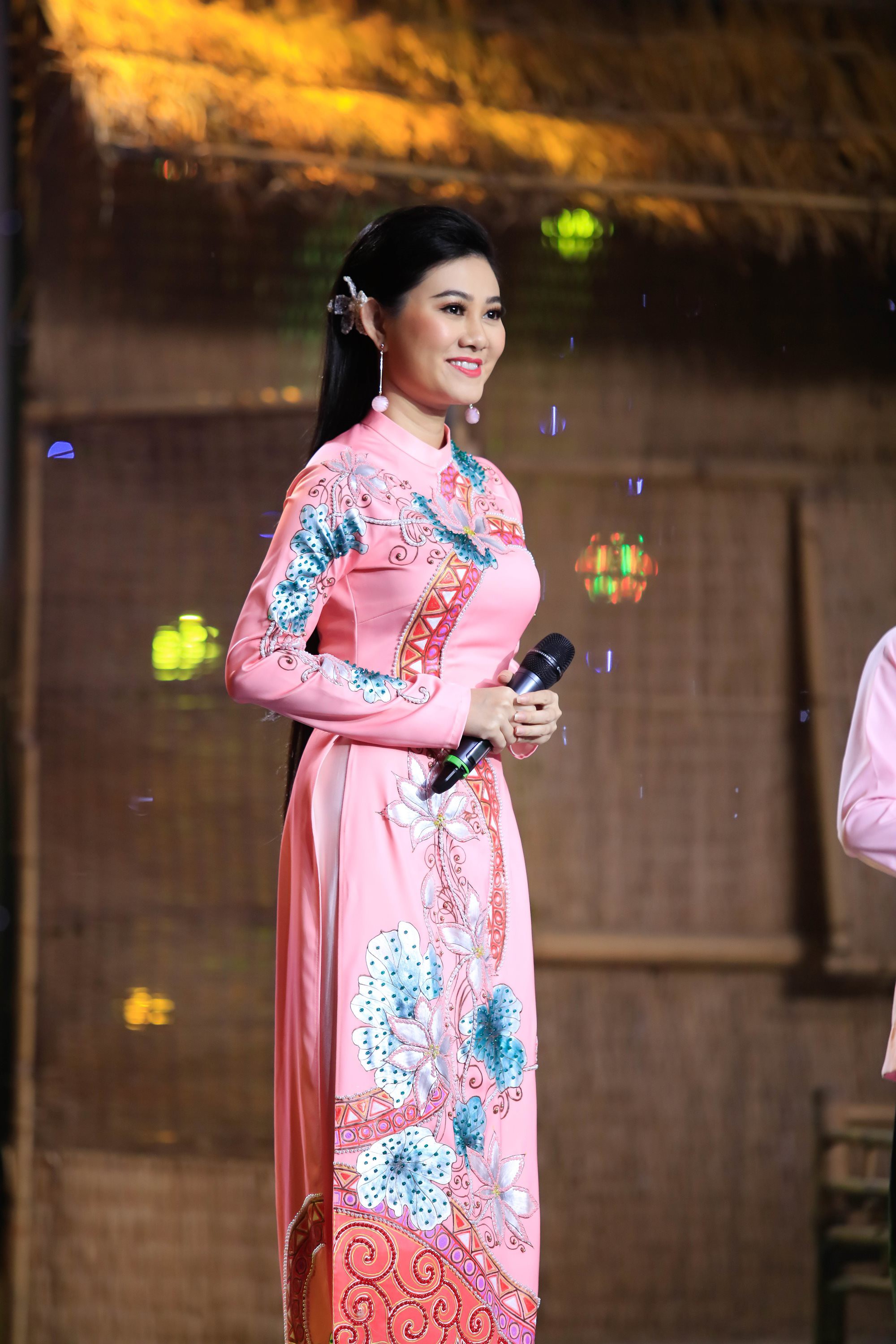 NSƯT Quế Trân: Tôi luôn cố gắng xứng đáng với những gì cha đã gầy dựng - Ảnh 6. NSƯT Quế Trân: Tôi luôn cố gắng xứng đáng với những gì cha đã gầy dựng - Ảnh 6.