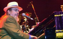 Nhạc sĩ 6 lần đoạt giải Grammy qua đời đột ngột sau cơn đau tim