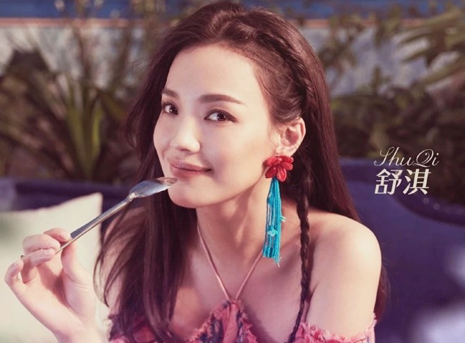 Sao Hoa ngữ đình đám xuất thân nghèo khó và hành trình gian nan đến với thành công - Ảnh 1.