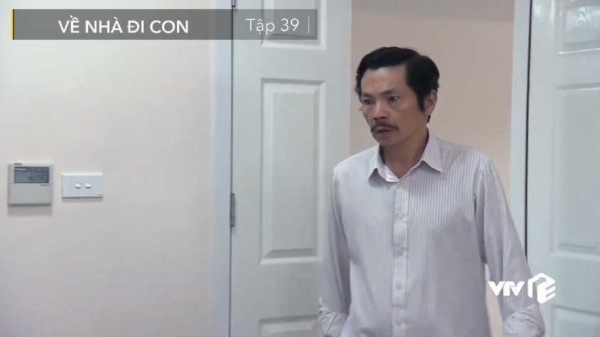 Về nhà đi con tập 39: Bắt gặp Thành - Huệ ôm ấp nhau trong bệnh viện, ông Sơn đùng đùng bỏ đi, Khải dùng mũ cối phang tình địch - Ảnh 14. Về nhà đi con tập 39: Bắt gặp Thành - Huệ ôm ấp nhau trong bệnh viện, ông Sơn đùng đùng bỏ đi, Khải dùng mũ cối phang tình địch - Ảnh 14.