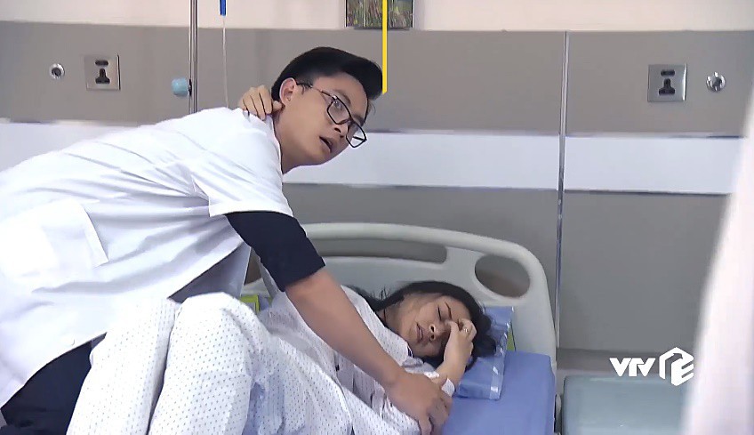 Về nhà đi con tập 39: Bắt gặp Thành - Huệ ôm ấp nhau trong bệnh viện, ông Sơn đùng đùng bỏ đi, Khải dùng mũ cối phang tình địch - Ảnh 15. Về nhà đi con tập 39: Bắt gặp Thành - Huệ ôm ấp nhau trong bệnh viện, ông Sơn đùng đùng bỏ đi, Khải dùng mũ cối phang tình địch - Ảnh 15.