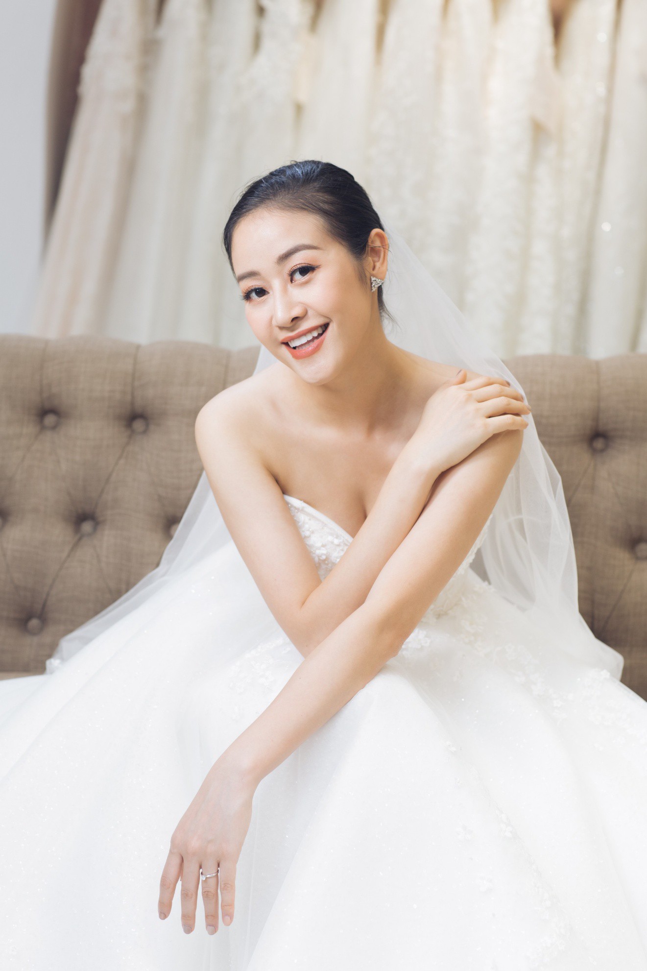 Sao Việt hôm nay (7/6): Nhã Phương khoe ảnh căn phòng ngập tràn gấu bông, Hiền Thục diện bikini quyến rũ như gái 18 - Ảnh 4.