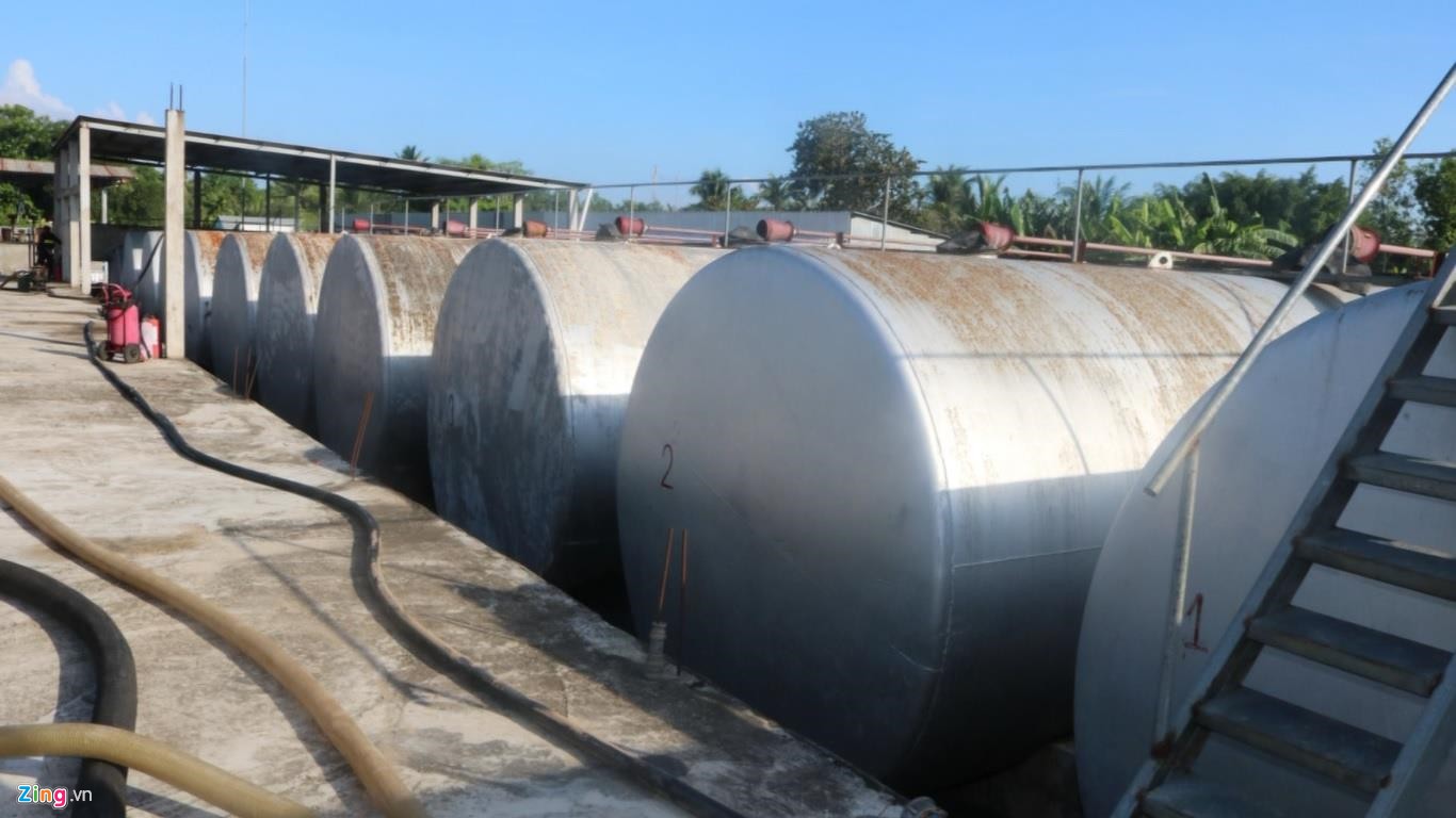 Cận cảnh kho pha chế xăng giả của đại gia Trịnh Sướng - Ảnh 1. Cận cảnh kho pha chế xăng giả của đại gia Trịnh Sướng - Ảnh 1.