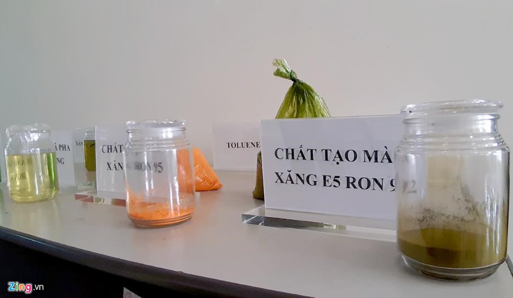 Cận cảnh kho pha chế xăng giả của đại gia Trịnh Sướng - Ảnh 10. Cận cảnh kho pha chế xăng giả của đại gia Trịnh Sướng - Ảnh 10.