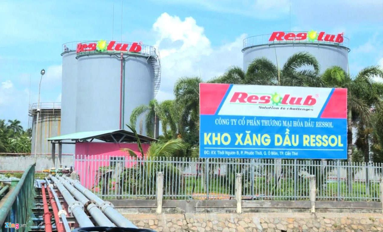 Cận cảnh kho pha chế xăng giả của đại gia Trịnh Sướng - Ảnh 2. Cận cảnh kho pha chế xăng giả của đại gia Trịnh Sướng - Ảnh 2.