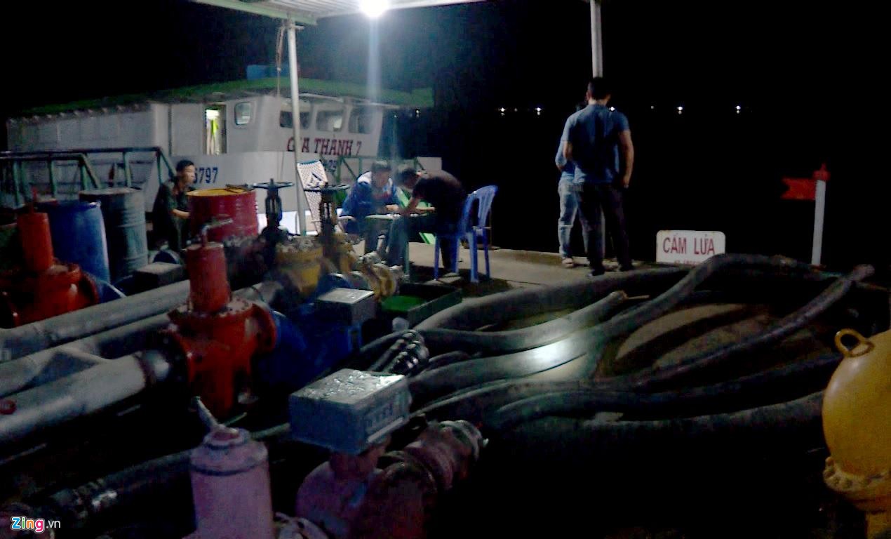 Cận cảnh kho pha chế xăng giả của đại gia Trịnh Sướng - Ảnh 4. Cận cảnh kho pha chế xăng giả của đại gia Trịnh Sướng - Ảnh 4.