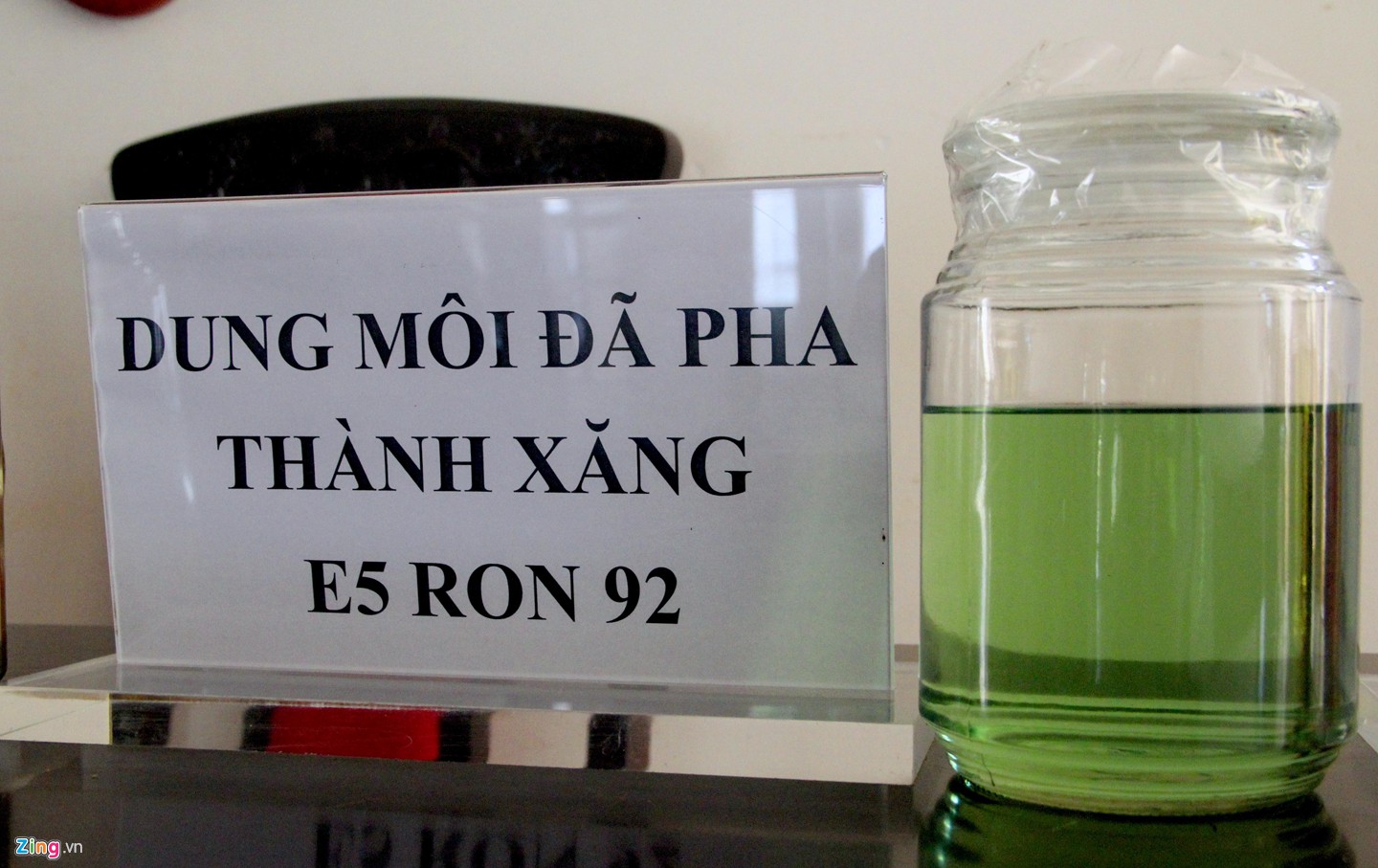 Cận cảnh kho pha chế xăng giả của đại gia Trịnh Sướng - Ảnh 8. Cận cảnh kho pha chế xăng giả của đại gia Trịnh Sướng - Ảnh 8.