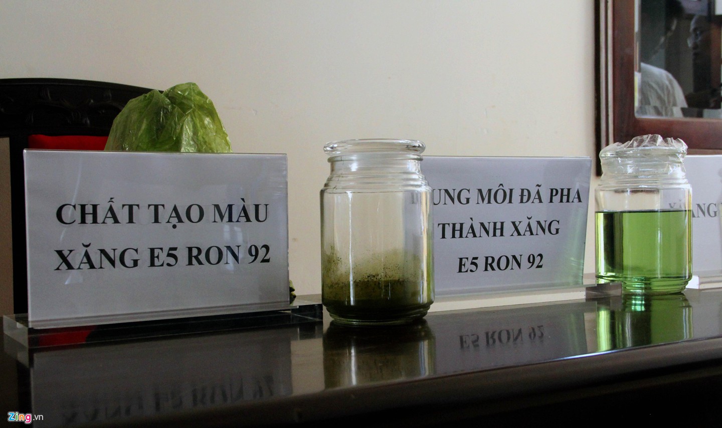 Cận cảnh kho pha chế xăng giả của đại gia Trịnh Sướng - Ảnh 9. Cận cảnh kho pha chế xăng giả của đại gia Trịnh Sướng - Ảnh 9.