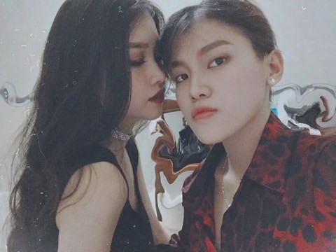 Chuyện tình cặp đồng tính nữ phải lòng nhau từ khi học chung lớp - Ảnh 2. Chuyện tình cặp đồng tính nữ phải lòng nhau từ khi học chung lớp - Ảnh 2.