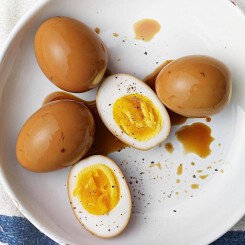 Bí ẩn trứng gà đắt gấp 20 lần trứng thường gây xôn xao khắp chợ