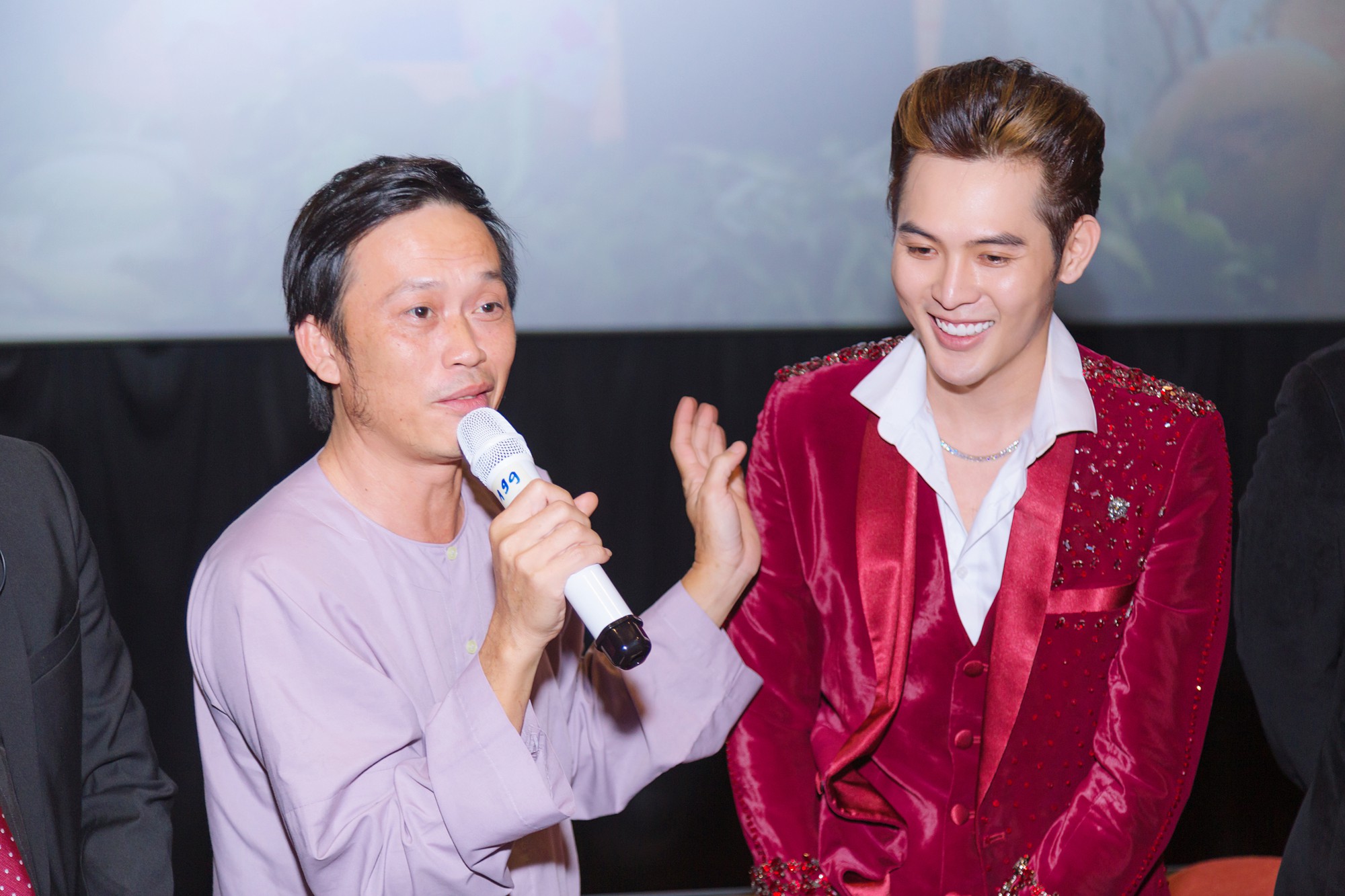 Đạo diễn Võ Thanh Hòa và Võ Đăng Khoa nói gì về việc mang hình ảnh LGBT miền Tây lên phim hài? - Ảnh 3. Đạo diễn Võ Thanh Hòa và Võ Đăng Khoa nói gì về việc mang hình ảnh LGBT miền Tây lên phim hài? - Ảnh 3.