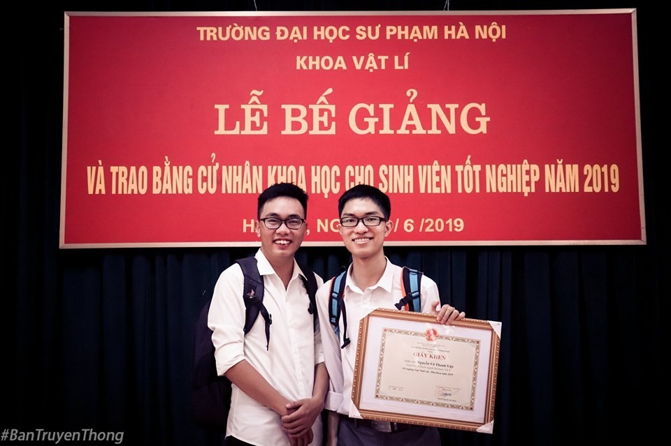 Bài phát biểu tốt nghiệp lay động của thủ khoa trường sư phạm - Ảnh 1. Bài phát biểu tốt nghiệp lay động của thủ khoa trường sư phạm - Ảnh 1.