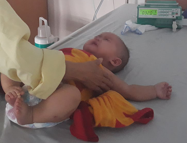 Bé gái 6 tháng tuổi ở Quảng Bình phải cắt bỏ buồng trứng - Ảnh 1. Bé gái 6 tháng tuổi ở Quảng Bình phải cắt bỏ buồng trứng - Ảnh 1.
