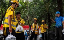 Ứng dụng giao đồ ăn nhấn chìm Trung Quốc trong biển rác thải nhựa