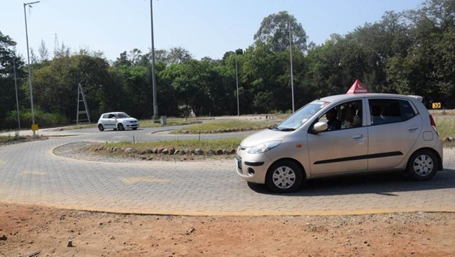 Trượt bằng lái vì học xe số tự động nhưng lại thi số sàn - Ảnh 2. Trượt bằng lái vì học xe số tự động nhưng lại thi số sàn - Ảnh 2.
