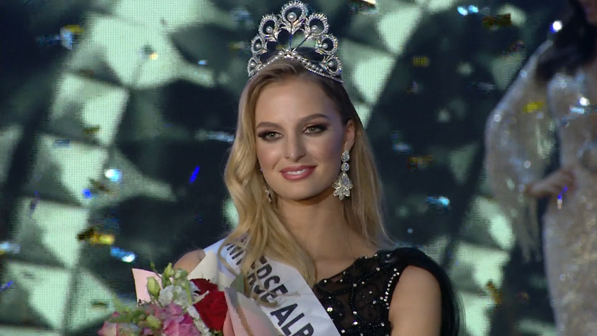 Hoa hậu Hoàn vũ Albania 2019 đẹp tuyệt trần, được ví như thiên thần Victorias Secret - Ảnh 1. Hoa hậu Hoàn vũ Albania 2019 đẹp tuyệt trần, được ví như thiên thần Victorias Secret - Ảnh 1.
