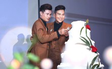 Đám cưới của cặp LGBT điển trai khiến cư dân mạng xôn xao: 'Hạnh phúc luôn là sự chân thành và chia sẻ'