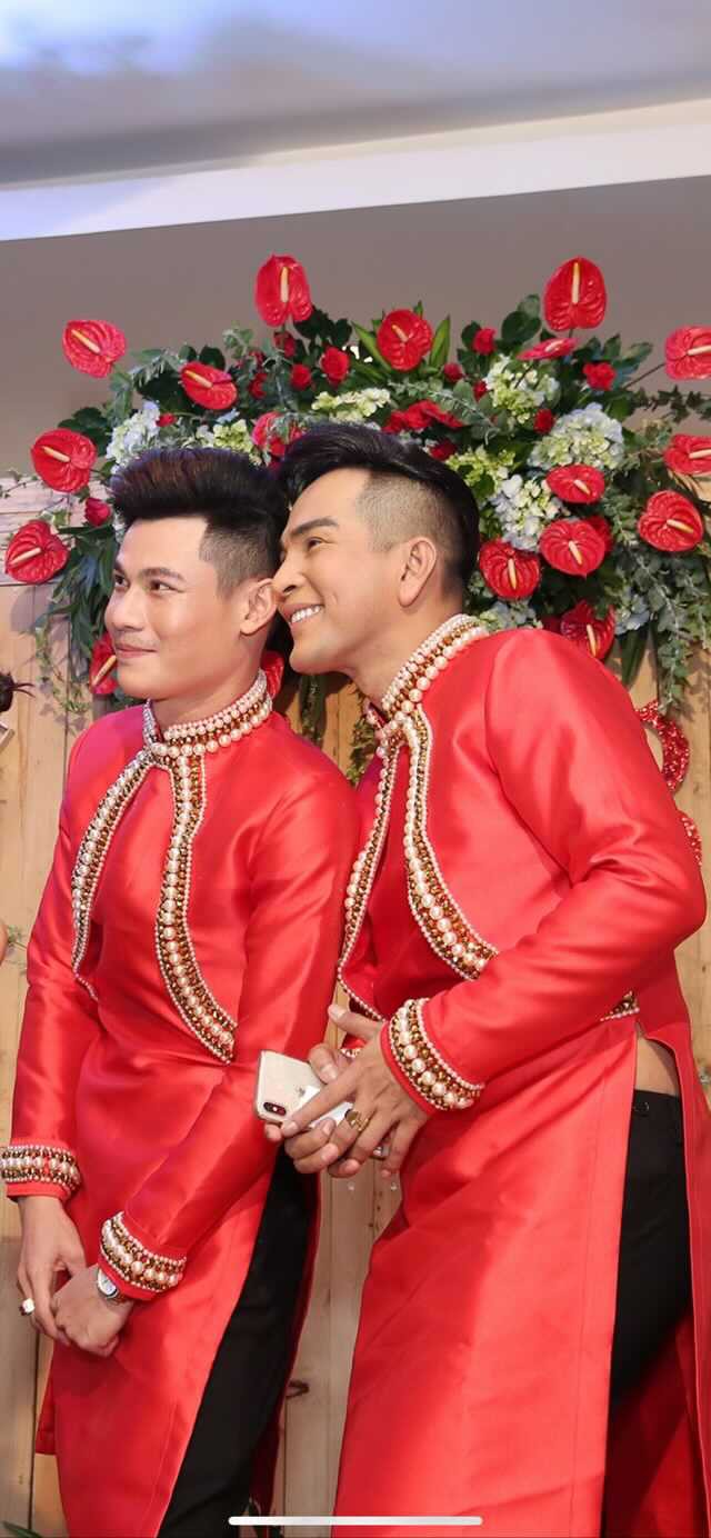 Đám cưới của cặp LGBT điển trai khiến cư dân mạng xôn xao: Hạnh phúc luôn là sự chân thành và chia sẻ - Ảnh 6. Đám cưới của cặp LGBT điển trai khiến cư dân mạng xôn xao: Hạnh phúc luôn là sự chân thành và chia sẻ - Ảnh 6.