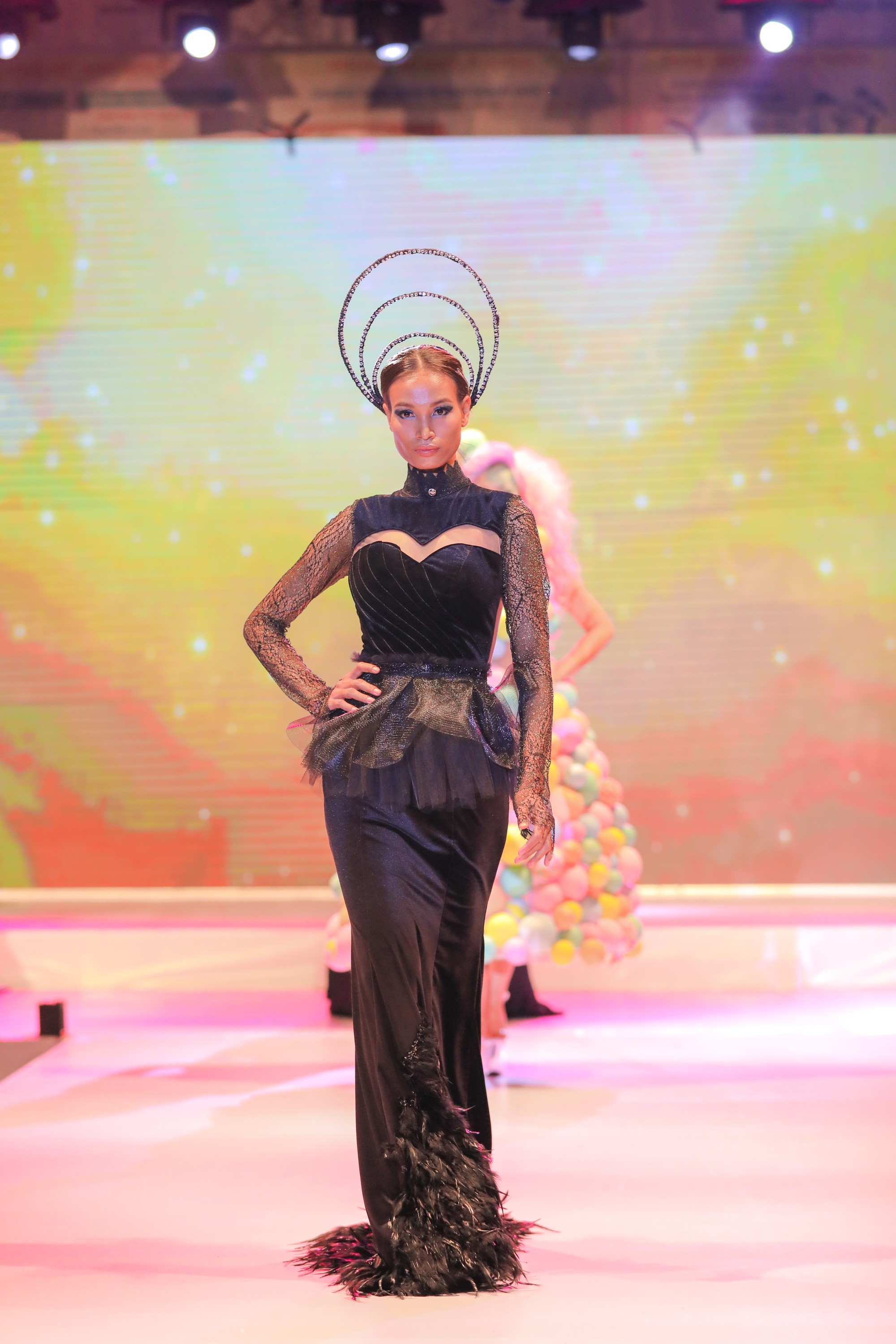 19 thí sinh tranh tài trong đêm chung kết HUTECH Designer 2019 - Ảnh 3. 19 thí sinh tranh tài trong đêm chung kết HUTECH Designer 2019 - Ảnh 3.
