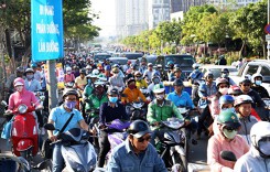 Khu Nam Sài Gòn kẹt xe nghiêm trọng, dự án 'giải cứu' còn trên giấy