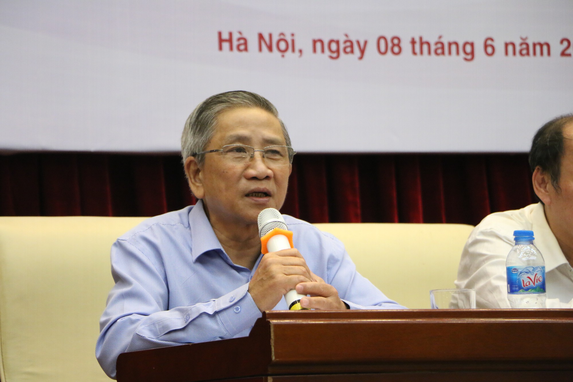 GS Nguyễn Minh Thuyết: Đã có 4 - 5 nhà xuất bản chuẩn bị sách giáo khoa cho chương trình GDPT mới - Ảnh 1. GS Nguyễn Minh Thuyết: Đã có 4 - 5 nhà xuất bản chuẩn bị sách giáo khoa cho chương trình GDPT mới - Ảnh 1.