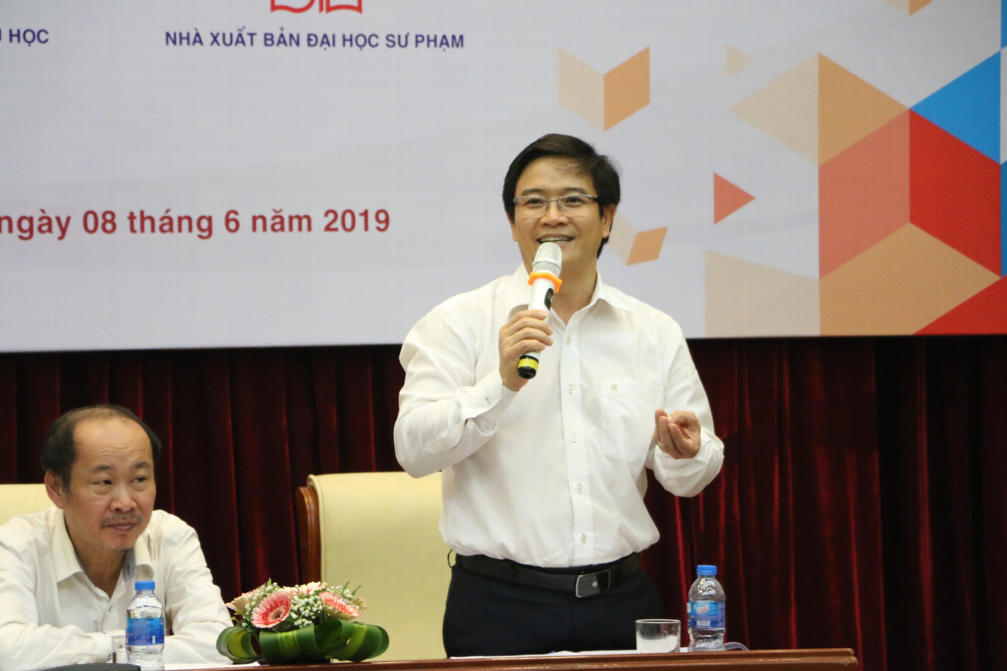 GS Nguyễn Minh Thuyết: Đã có 4 - 5 nhà xuất bản chuẩn bị sách giáo khoa cho chương trình GDPT mới - Ảnh 2. GS Nguyễn Minh Thuyết: Đã có 4 - 5 nhà xuất bản chuẩn bị sách giáo khoa cho chương trình GDPT mới - Ảnh 2.