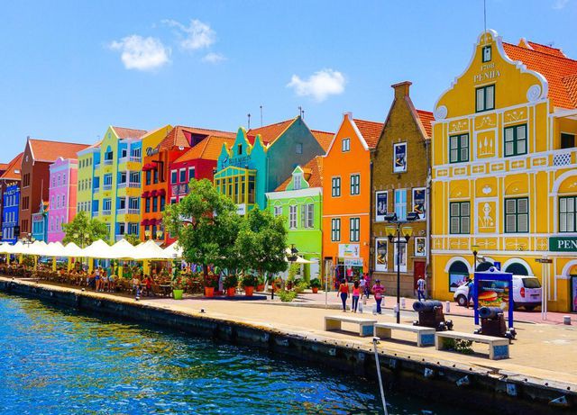 Bãi biển thiên đường ở Curacao đông khách nhờ… hai chú lợn - Ảnh 1. Bãi biển thiên đường ở Curacao đông khách nhờ… hai chú lợn - Ảnh 1.