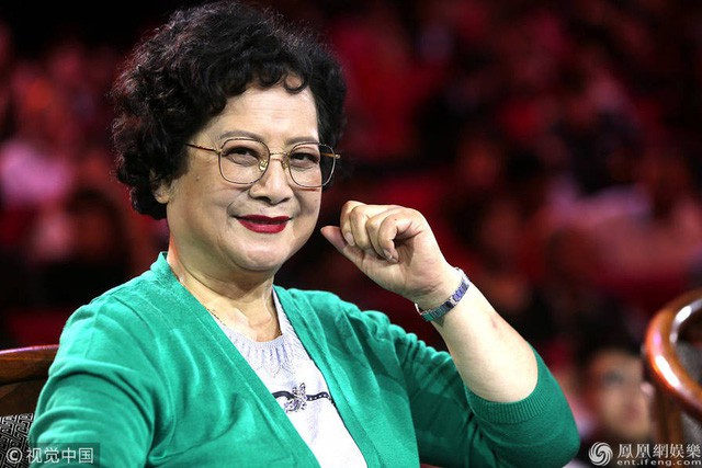 Quan Âm Bồ Tát Tả Đại Phân: Cuộc sống viên mãn sau vai diễn kinh điển, được khán giả sùng bái quỳ lạy - Ảnh 8. Quan Âm Bồ Tát Tả Đại Phân: Cuộc sống viên mãn sau vai diễn kinh điển, được khán giả sùng bái quỳ lạy - Ảnh 8.
