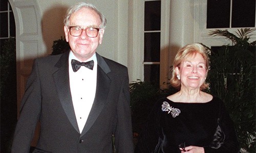 Warrent Buffett: Vụ đầu tư quan trọng nhất là chọn đúng bạn đời - Ảnh 1.