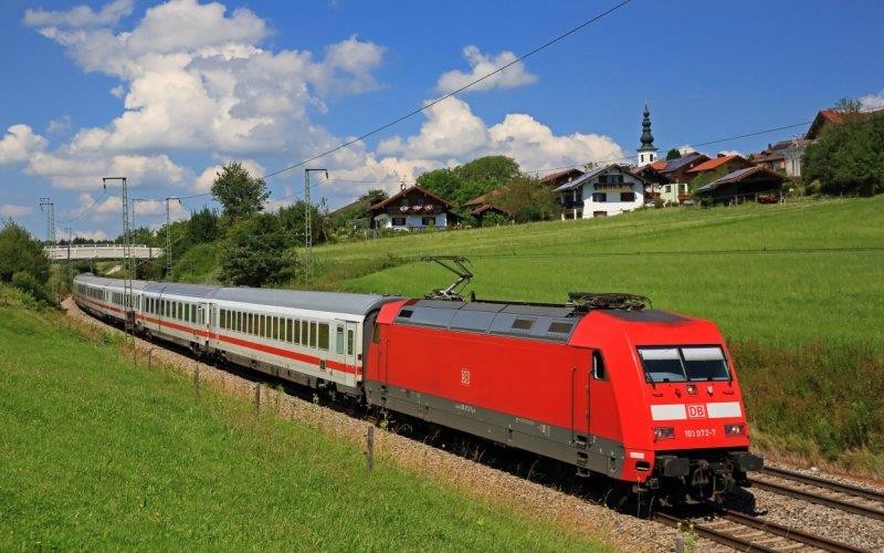‘Nếu làm đường sắt 200 km/h thì sau lại phải đập đi nâng lên 350 km/h’ - Ảnh 2. ‘Nếu làm đường sắt 200 km/h thì sau lại phải đập đi nâng lên 350 km/h’ - Ảnh 2.