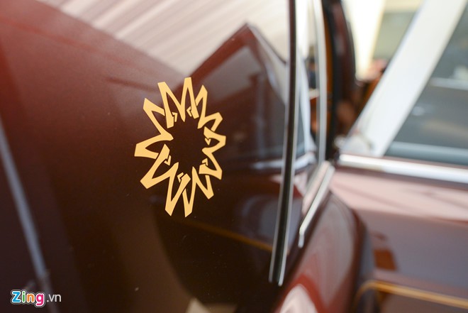 Rolls-Royce Phantom Mặt trời phương Đông 43 tỉ đồng của 'Đại gia điếu cày' Lê Thanh Thản - Ảnh 3. Rolls-Royce Phantom Mặt trời phương Đông 43 tỉ đồng của 'Đại gia điếu cày' Lê Thanh Thản - Ảnh 3.