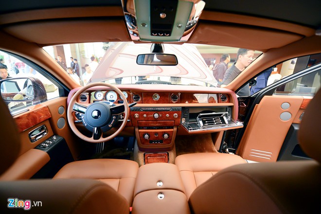 Rolls-Royce Phantom Mặt trời phương Đông 43 tỉ đồng của 'Đại gia điếu cày' Lê Thanh Thản - Ảnh 5. Rolls-Royce Phantom Mặt trời phương Đông 43 tỉ đồng của 'Đại gia điếu cày' Lê Thanh Thản - Ảnh 5.