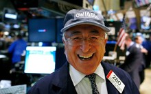 Chỉ số Dow Jones lần đầu tiên vượt mốc lịch sử 27.000 điểm trước thông tin FED hạ lãi suất