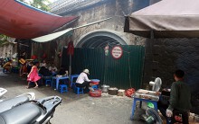 Vòm cầu đường sắt vẫn quây tôn sau gần 3 tháng thí điểm đục thông