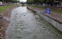 Việc xả 1 triệu m3 nước hồ Tây: Chờ sông Tô Lịch đen trở lại mới lấy mẫu xử lí ô nhiễm bằng công nghệ Nhật Bản