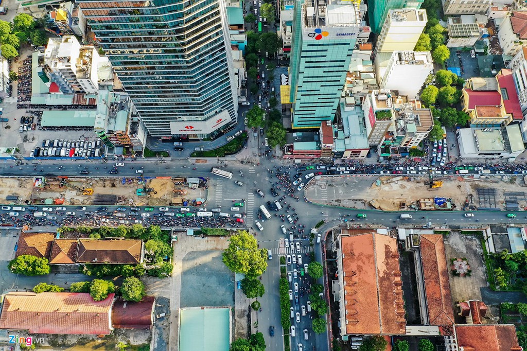Kẹt xe triền miên ở đường Tôn Đức Thắng vì công trường ì ạch - Ảnh 1. Kẹt xe triền miên ở đường Tôn Đức Thắng vì công trường ì ạch - Ảnh 1.