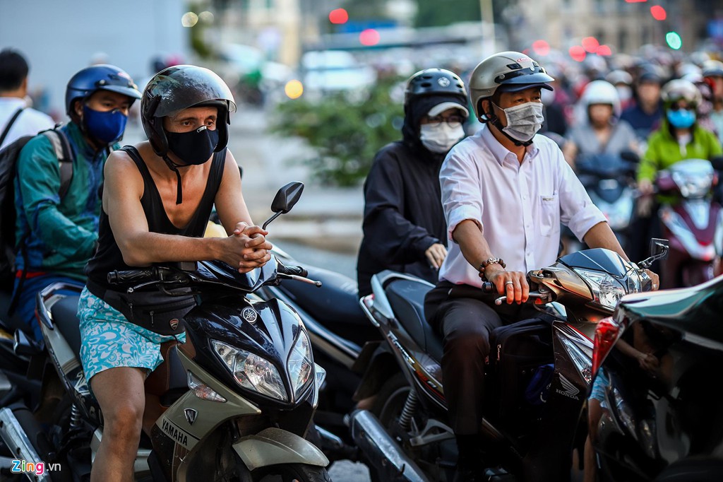Kẹt xe triền miên ở đường Tôn Đức Thắng vì công trường ì ạch - Ảnh 9. Kẹt xe triền miên ở đường Tôn Đức Thắng vì công trường ì ạch - Ảnh 9.