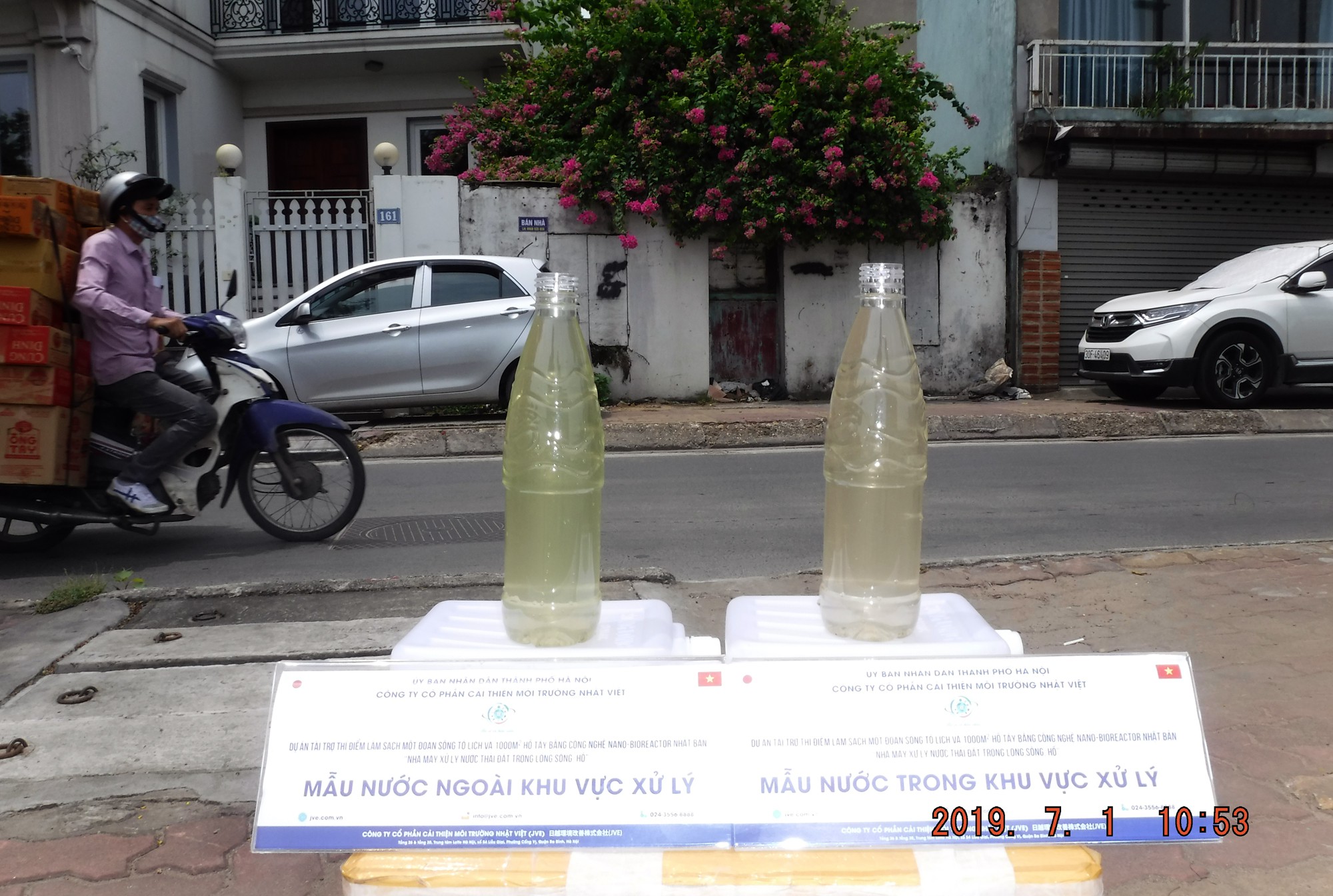 [Hồ Tây]-Hinh 10-Ảnh so sánh 2 mẫu nước ngày 1