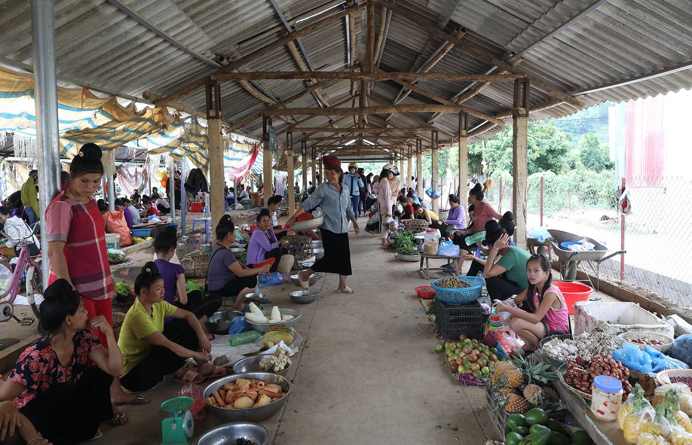 Chợ côn trùng ở vùng cao Tây Bắc - Ảnh 1. Chợ côn trùng ở vùng cao Tây Bắc - Ảnh 1.