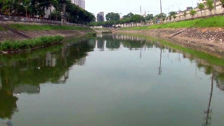 Công ty thoát nước muốn cải tạo sông Tô Lịch thành tuyến buýt đường thuỷ - Ảnh 1.