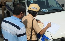 Ngày đầu CSGT TP HCM ra quân tổng kiểm tra, nhiều tài xế 'tái mặt' khi dừng đỗ vô tội vạ trên đường cấm