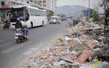 Nhiều khu đô thị trong thành phố biển Nha Trang ngập ngụa xà bần, rác thải