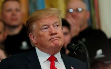 Tổng thống Trump dọa đánh thuế thêm hơn 300 tỉ USD hàng hóa trung Quốc nếu không mua nông sản Mỹ